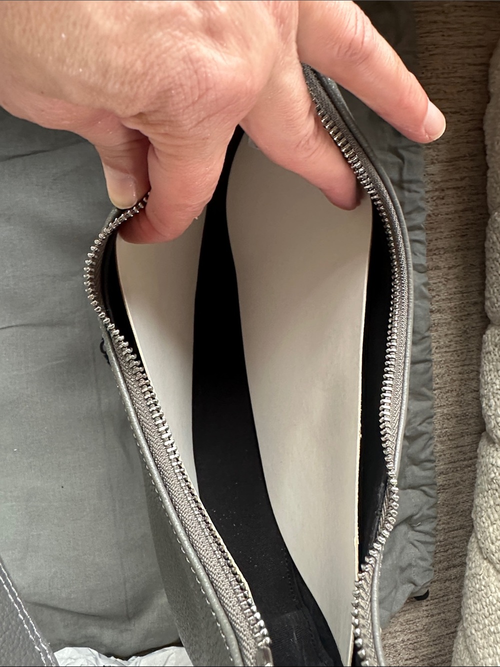 Zadig &. Voltaire Moonvibe Grained Leather crossbody bag. - Picture 10 of 10